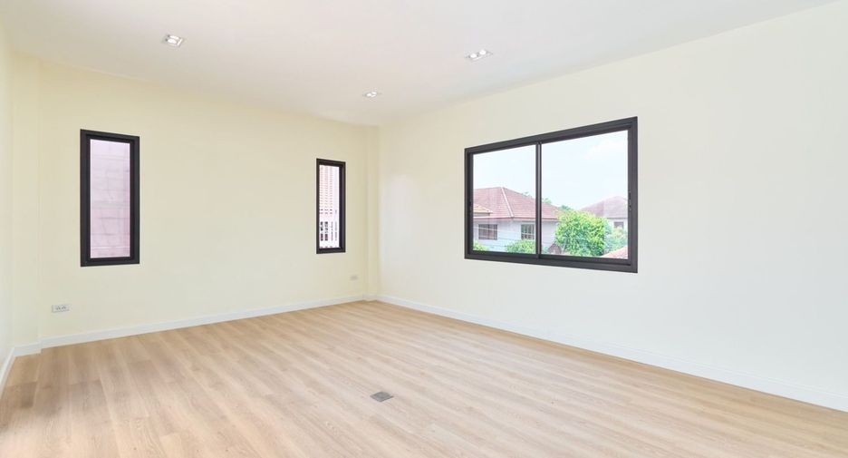 Büro zum Kauf mit 3 Zimmer in Mueang Chiang Mai, Chiang Mai