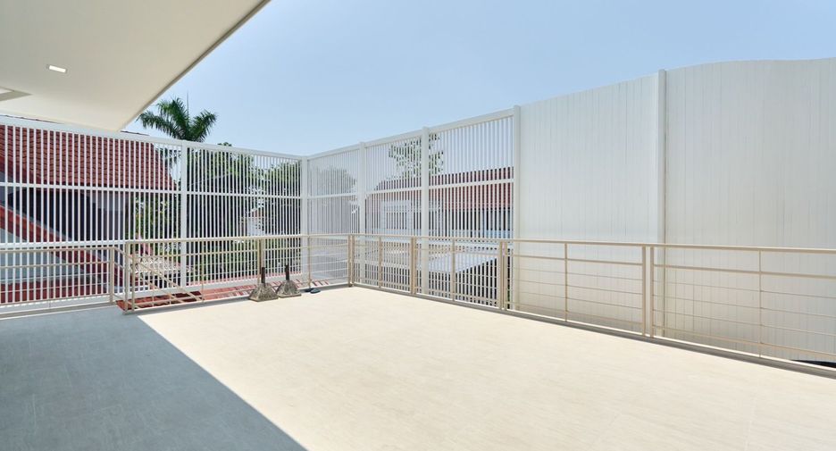 Büro zum Kauf mit 3 Zimmer in Mueang Chiang Mai, Chiang Mai
