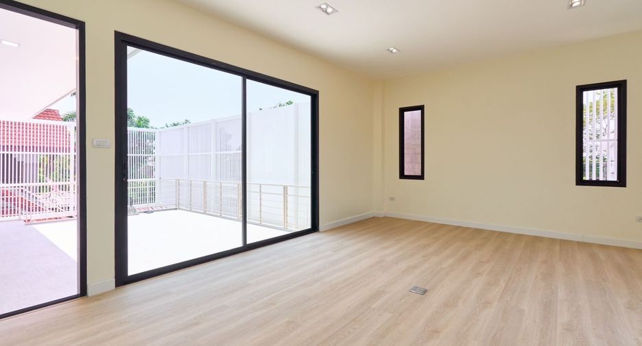 Büro zum Kauf mit 3 Zimmer in Mueang Chiang Mai, Chiang Mai
