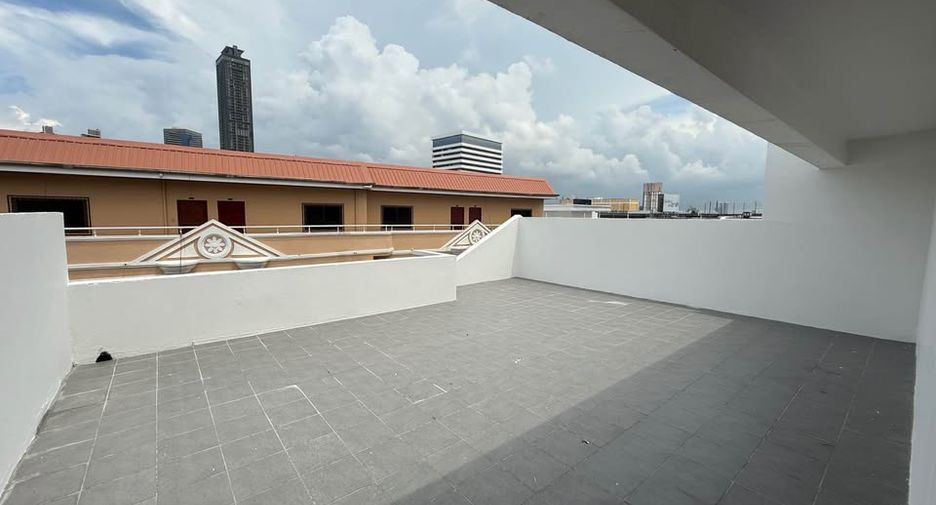 For rent 5 bedrooms house in Watthana, Bangkok