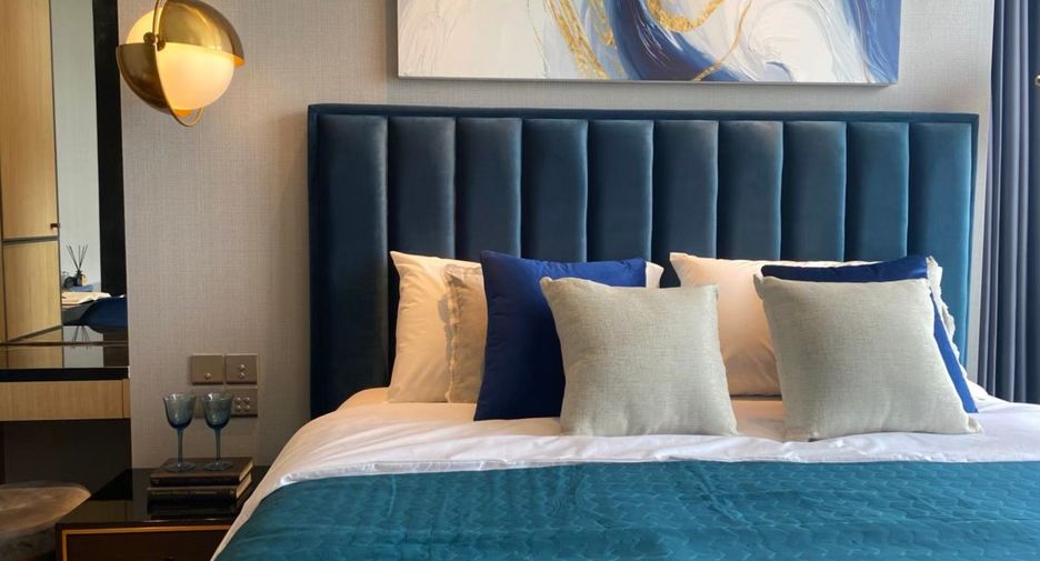 For rent 2 bedrooms condo in Khlong Toei, Bangkok