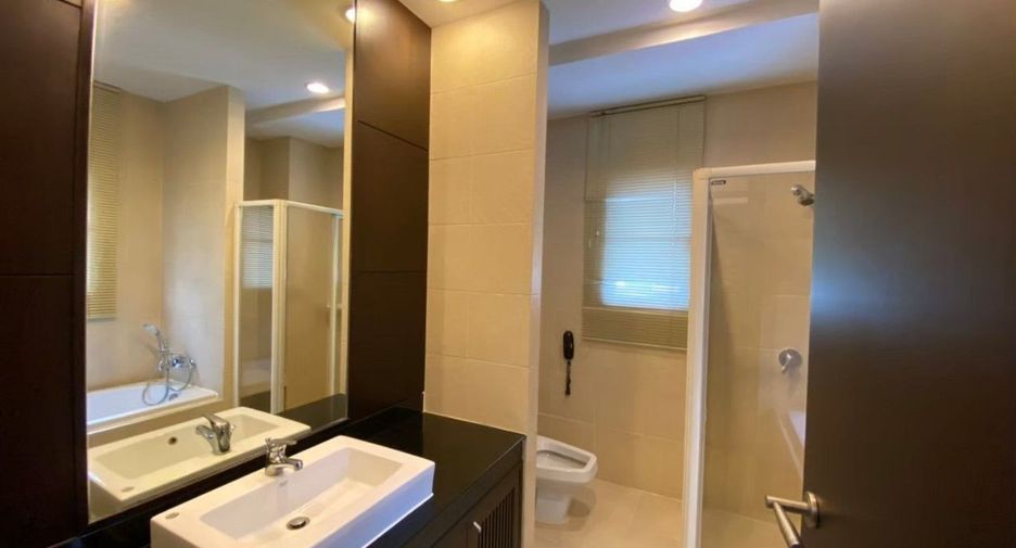 ให้เช่า 3 ห้องนอน เซอร์วิสอพาร์ตเมนต์ ใน วัฒนา, กรุงเทพฯ