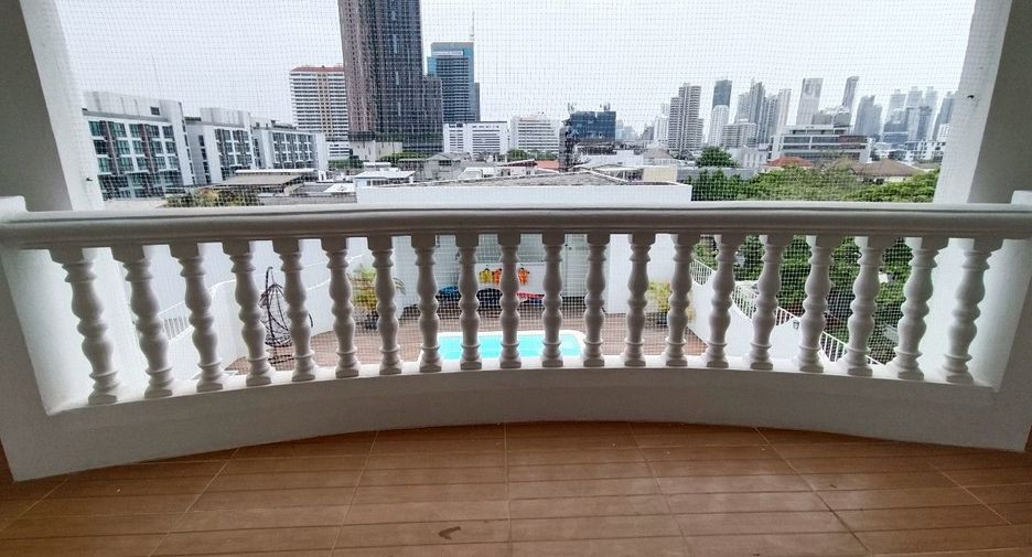 For rent 1 bed apartment in Khlong Toei, Bangkok