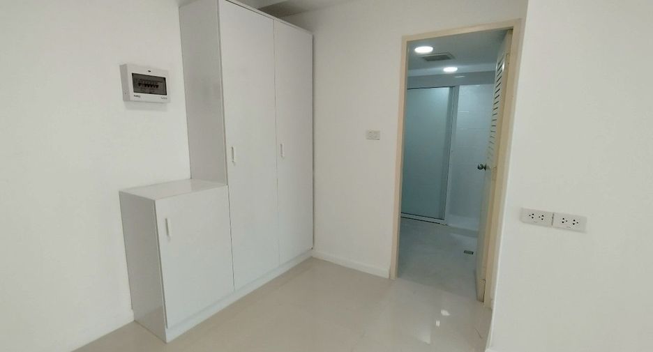 For rent 2 bedrooms apartment in Khlong Toei, Bangkok