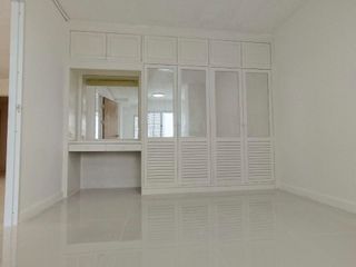 Apartamento en alquiler de 2 habitaciones en Khlong Toei, Bangkok