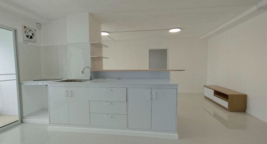 For rent 2 bedrooms apartment in Khlong Toei, Bangkok