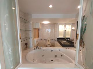 Apartamento en alquiler de 1 habitaciones en Khlong Toei, Bangkok