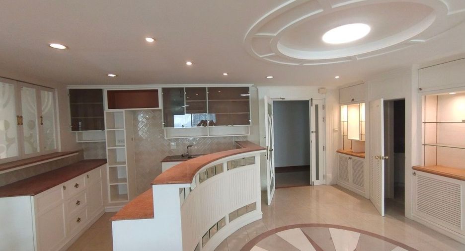 For rent 1 bed apartment in Khlong Toei, Bangkok