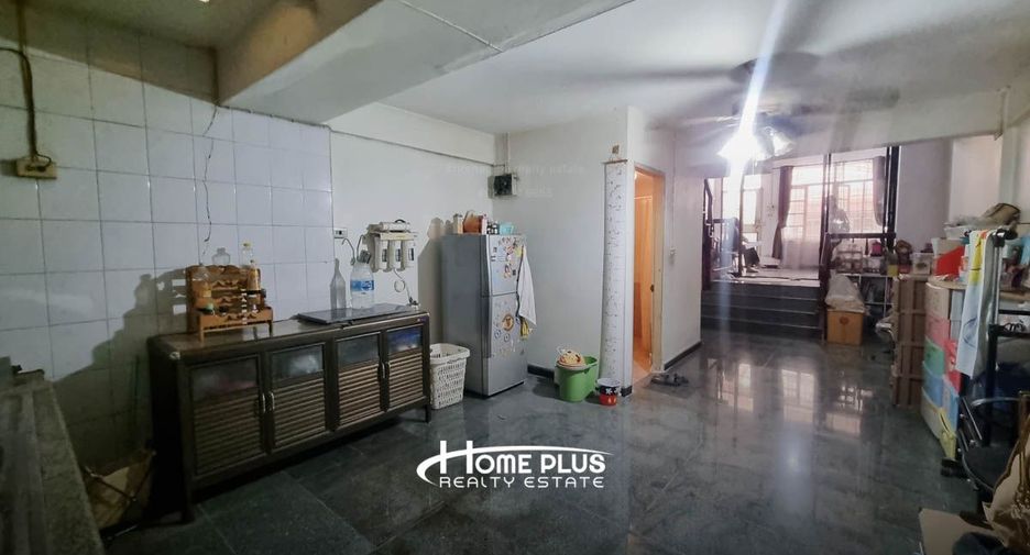 For sale 36 bedrooms townhouse in Mueang Pathum Thani, Pathum Thani