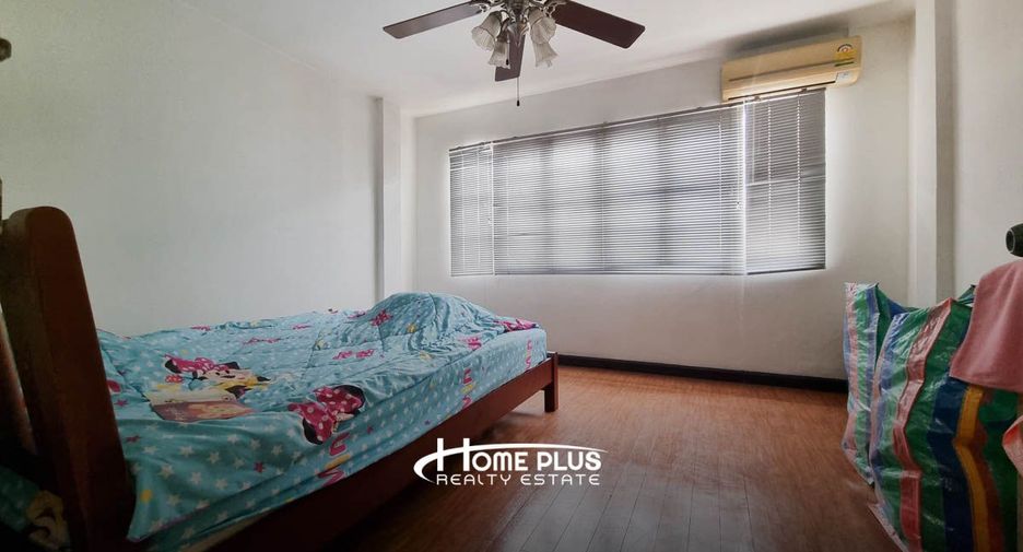 For sale 36 bedrooms townhouse in Mueang Pathum Thani, Pathum Thani