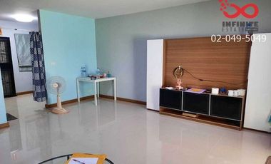 For sale 3 Beds townhouse in Phra Samut Chedi, Samut Prakan