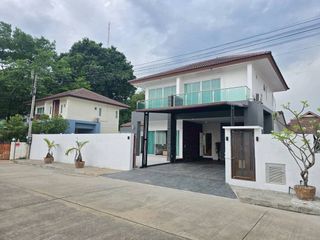 For rent 4 bedrooms villa in Mueang Chiang Mai, Chiang Mai