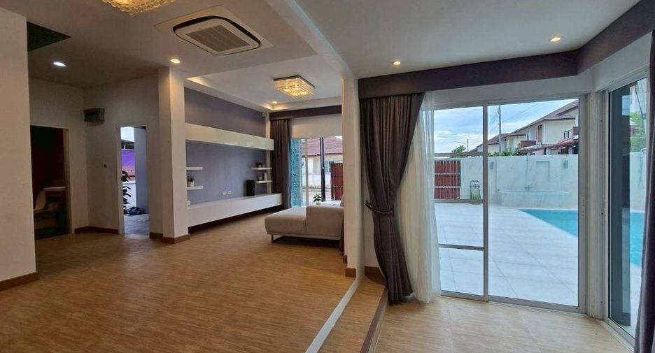 For rent 4 bedrooms villa in Mueang Chiang Mai, Chiang Mai