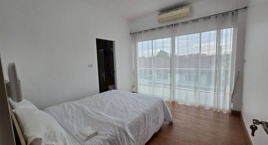 For rent 4 bedrooms villa in Mueang Chiang Mai, Chiang Mai