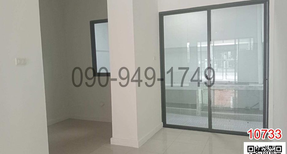 For rent 3 bedrooms townhouse in Bang Khae, Bangkok