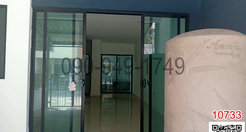 For rent 3 bedrooms townhouse in Bang Khae, Bangkok