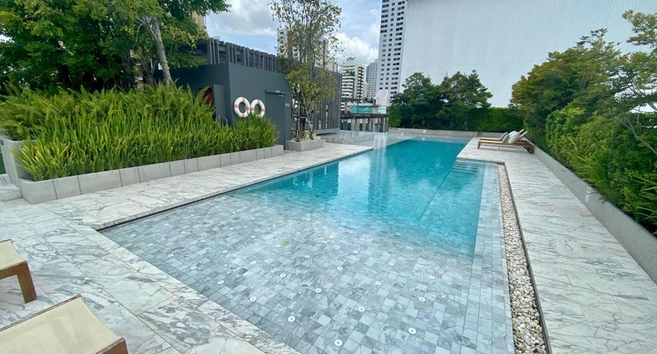 For rent 3 bedrooms condo in Watthana, Bangkok