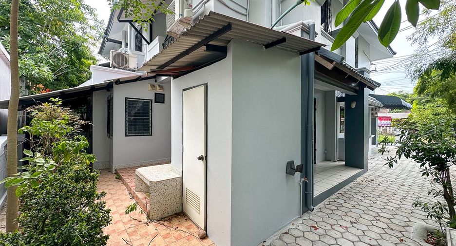 For rent 3 bedrooms townhouse in Mueang Chiang Mai, Chiang Mai