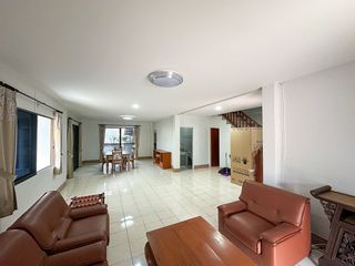 Casa adosada en alquiler de 3 habitaciones en Mueang Chiang Mai, Chiang Mai