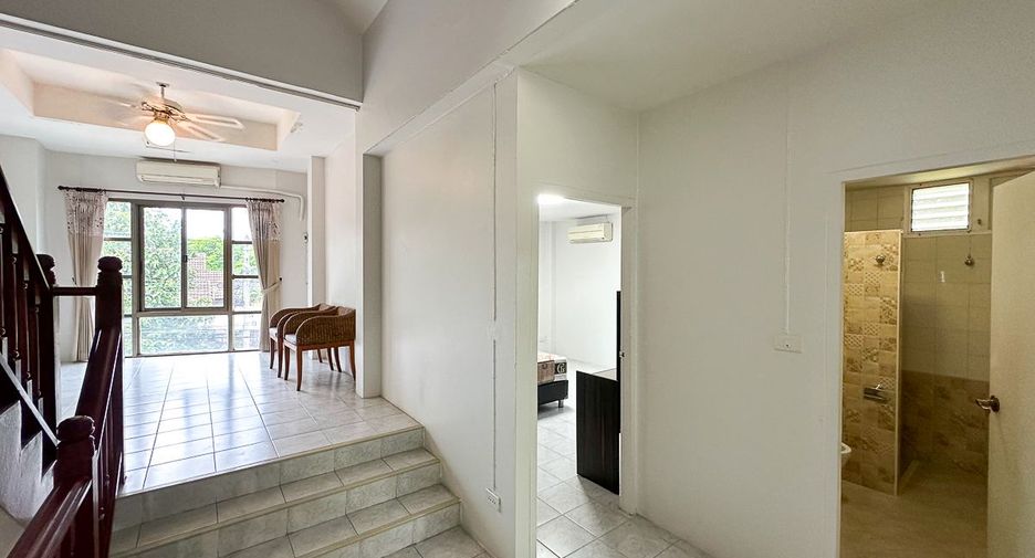 For rent 3 bedrooms townhouse in Mueang Chiang Mai, Chiang Mai
