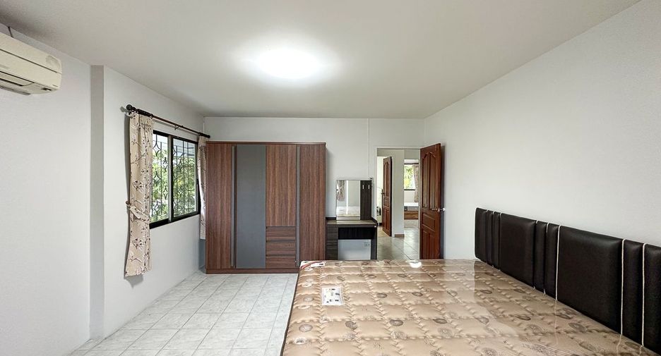 For rent 3 bedrooms townhouse in Mueang Chiang Mai, Chiang Mai
