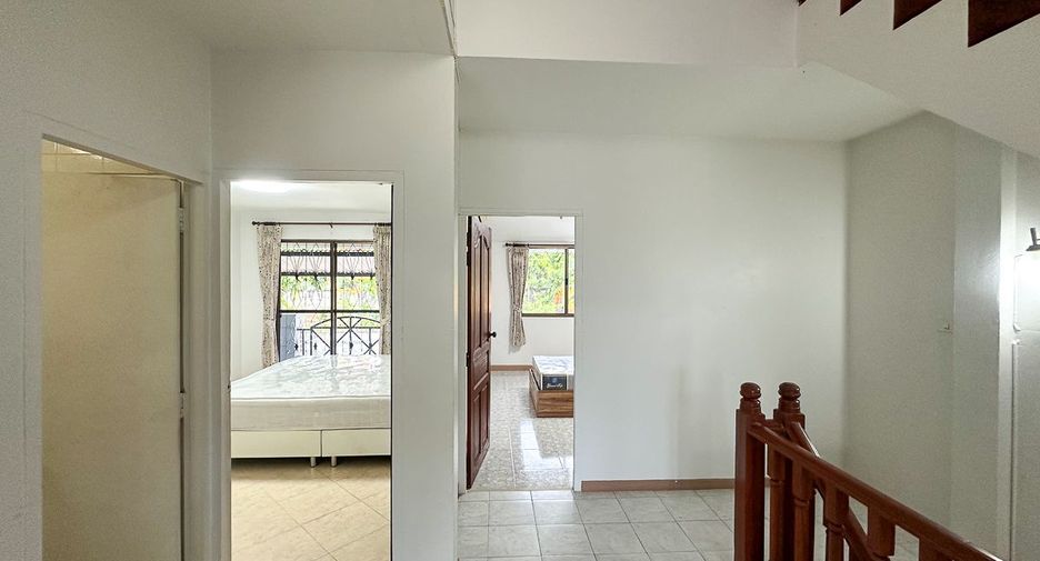 For rent 3 bedrooms townhouse in Mueang Chiang Mai, Chiang Mai