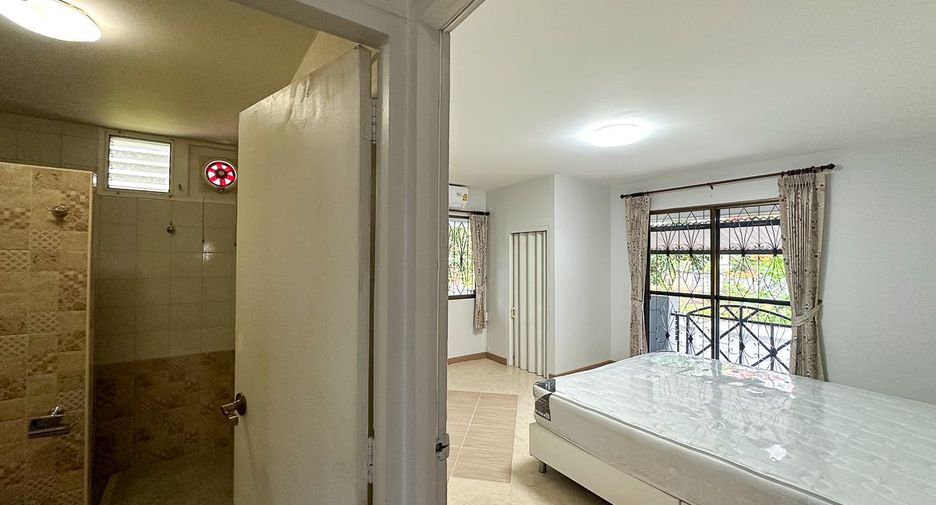 For rent 3 bedrooms townhouse in Mueang Chiang Mai, Chiang Mai