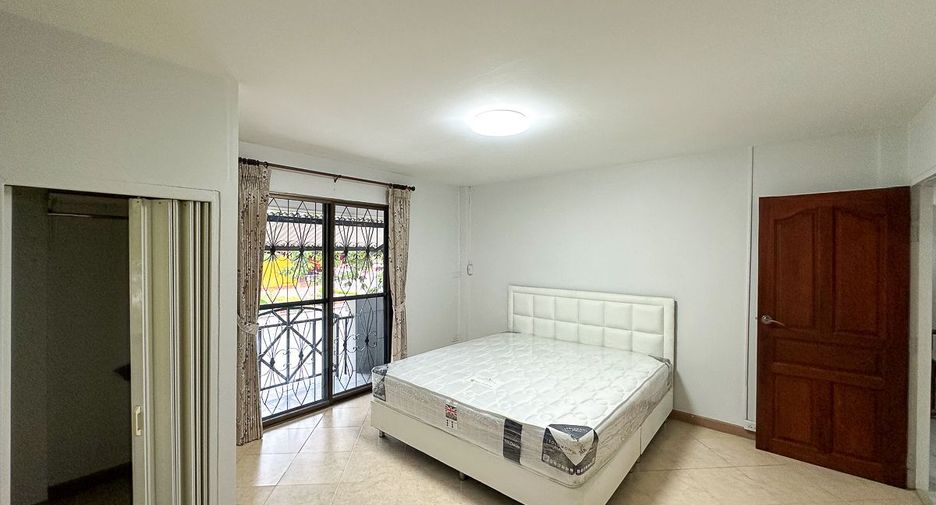 For rent 3 bedrooms townhouse in Mueang Chiang Mai, Chiang Mai