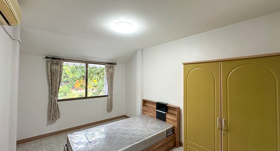 For rent 3 bedrooms townhouse in Mueang Chiang Mai, Chiang Mai
