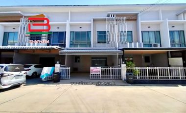 For sale 4 bedrooms townhouse in Lat Krabang, Bangkok