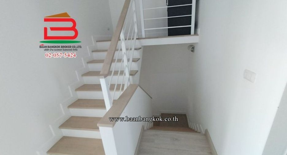 For sale 4 bedrooms townhouse in Lat Krabang, Bangkok