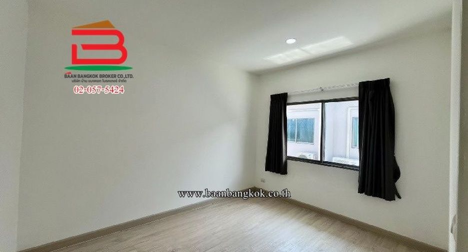 For sale 4 bedrooms townhouse in Lat Krabang, Bangkok