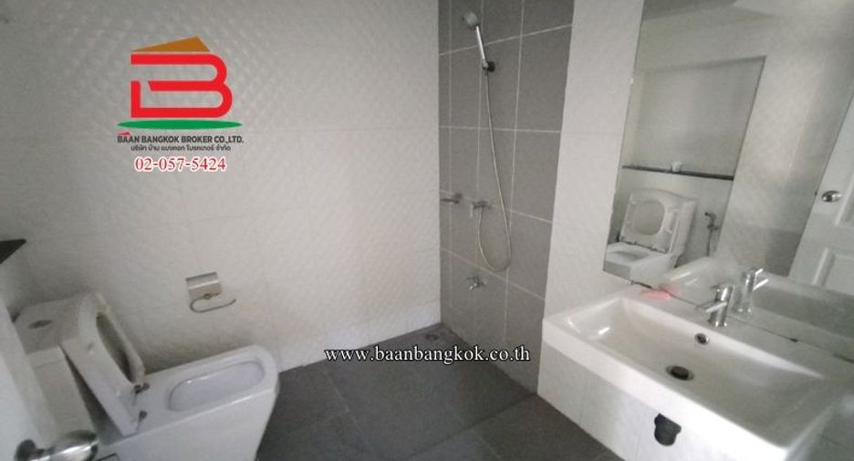 For sale 4 bedrooms townhouse in Lat Krabang, Bangkok