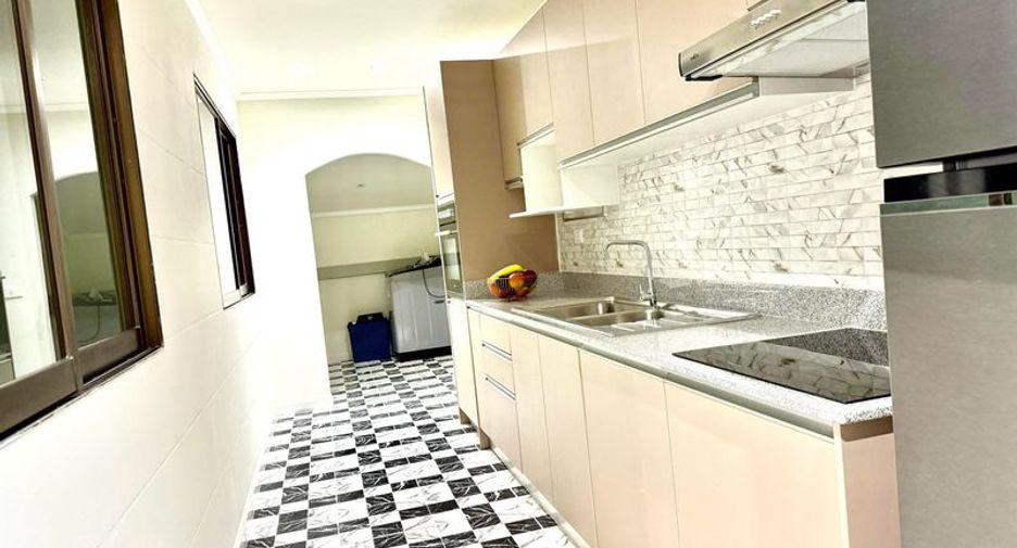 Haus zum Kauf mit 4 Zimmer in Bang Lamung, Chonburi
