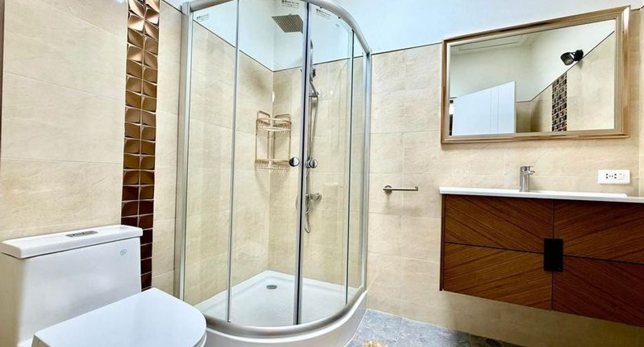 Haus zum Kauf mit 4 Zimmer in Bang Lamung, Chonburi