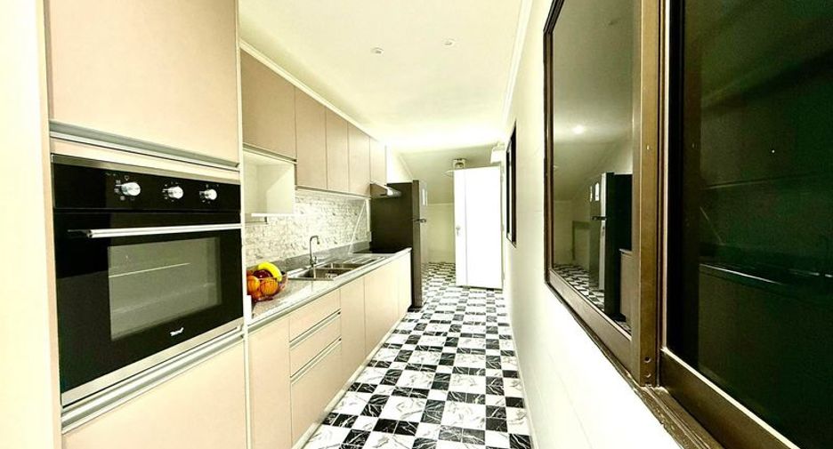 Haus zum Kauf mit 4 Zimmer in Bang Lamung, Chonburi