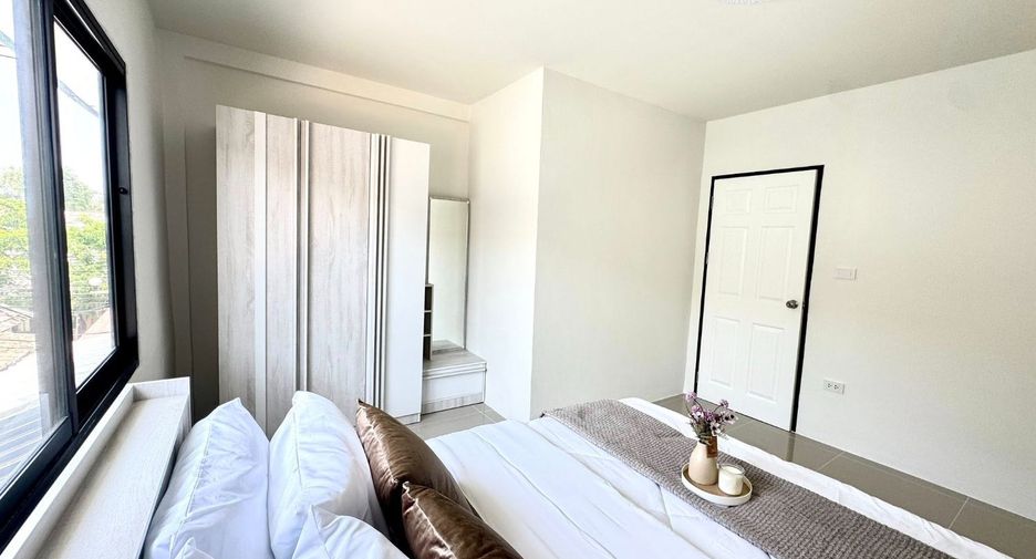 For sale 2 bedrooms townhouse in East Pattaya, Pattaya