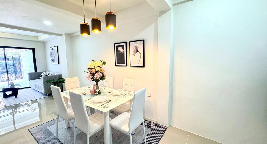 For sale 2 bedrooms townhouse in East Pattaya, Pattaya