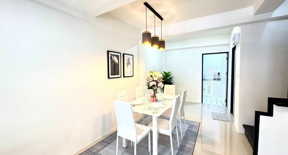 For sale 2 bedrooms townhouse in East Pattaya, Pattaya