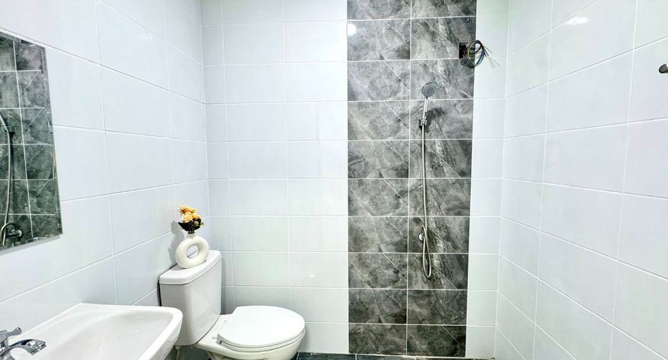 For sale 2 bedrooms townhouse in East Pattaya, Pattaya