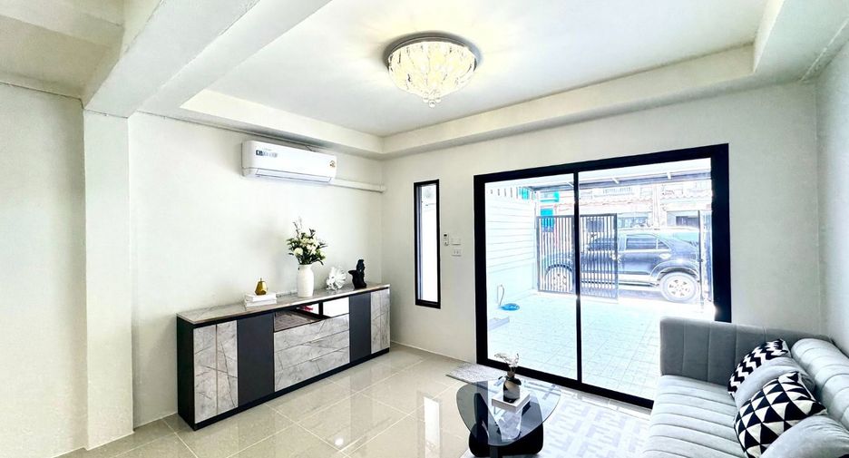For sale 2 bedrooms townhouse in East Pattaya, Pattaya