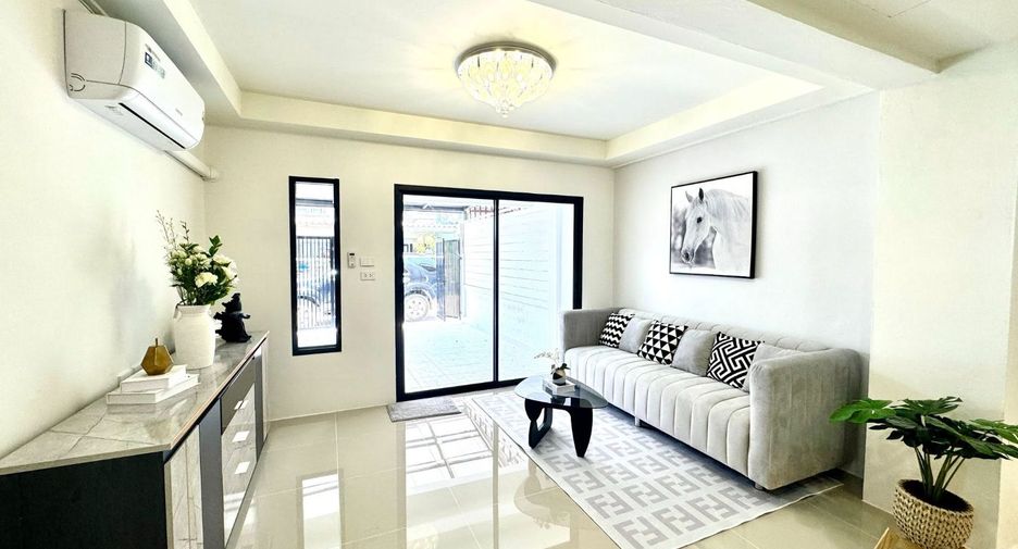 For sale 2 bedrooms townhouse in East Pattaya, Pattaya