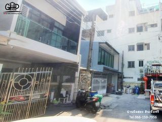 For sale 2 bed townhouse in Din Daeng, Bangkok