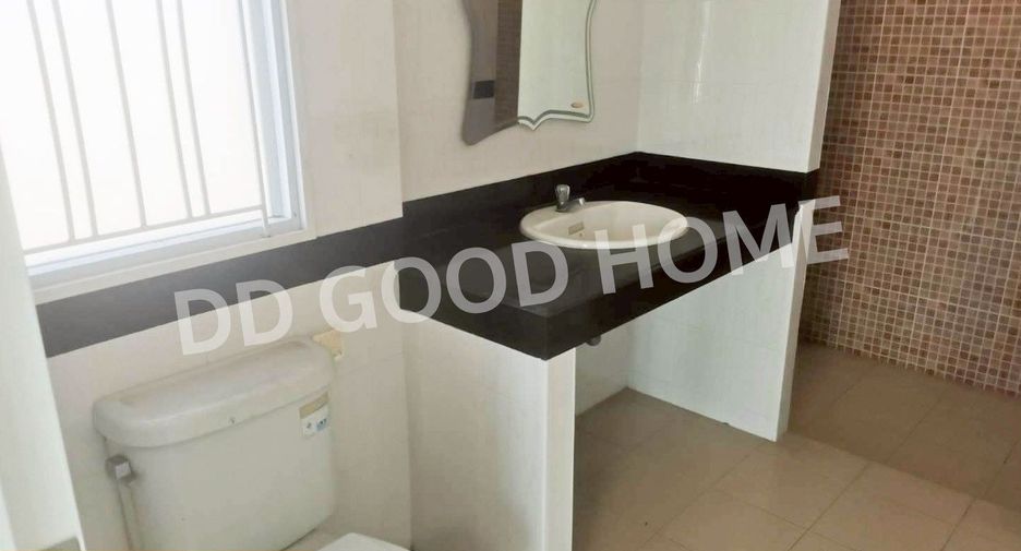 For sale 3 bedrooms house in Mueang Nakhon Sawan, Nakhon Sawan