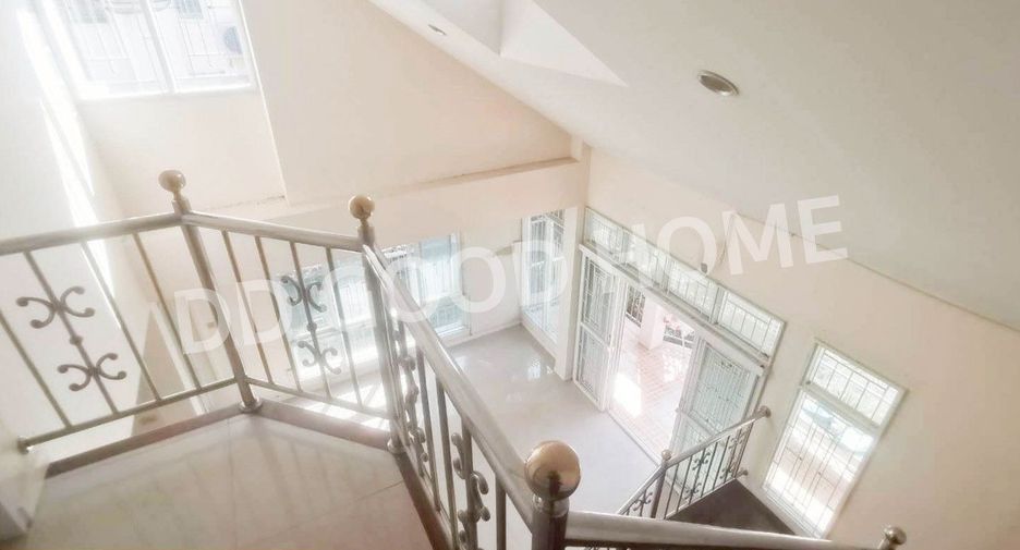 For sale 3 bedrooms house in Mueang Nakhon Sawan, Nakhon Sawan