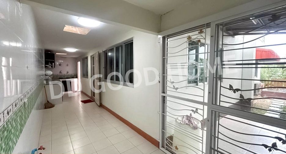 For sale 3 bedrooms house in Mueang Pathum Thani, Pathum Thani