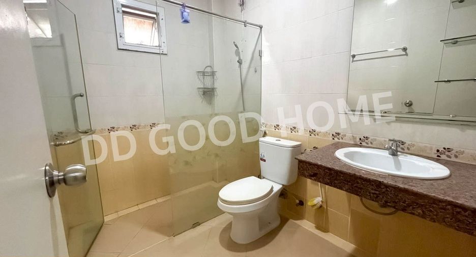 For sale 3 bedrooms house in Mueang Pathum Thani, Pathum Thani