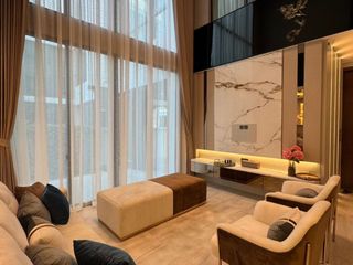 For rent and for sale 4 bed house in Saphan Sung, Bangkok