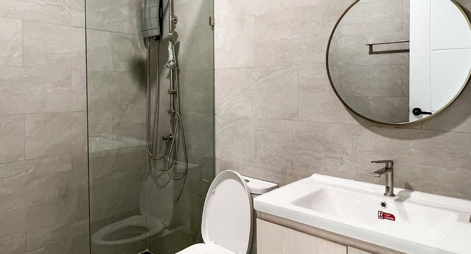 For rent and for sale 4 bedrooms townhouse in Watthana, Bangkok