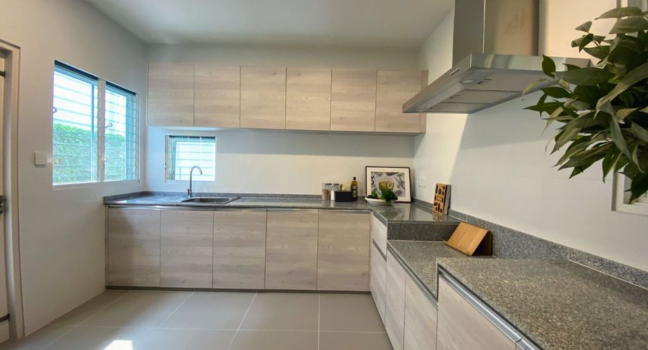 Casa en alquiler de 4 habitaciones en Prawet, Bangkok